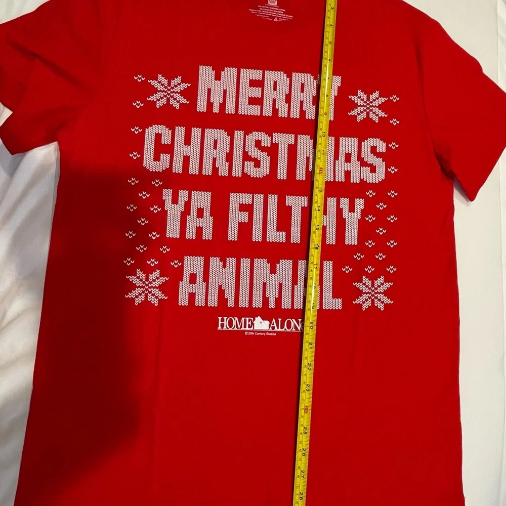 Home Alone Merry Christmas Graphic Tee NWT Kevin McCallister Holiday Shirt M